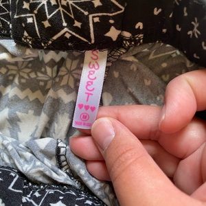 Black and white Christmas leggings